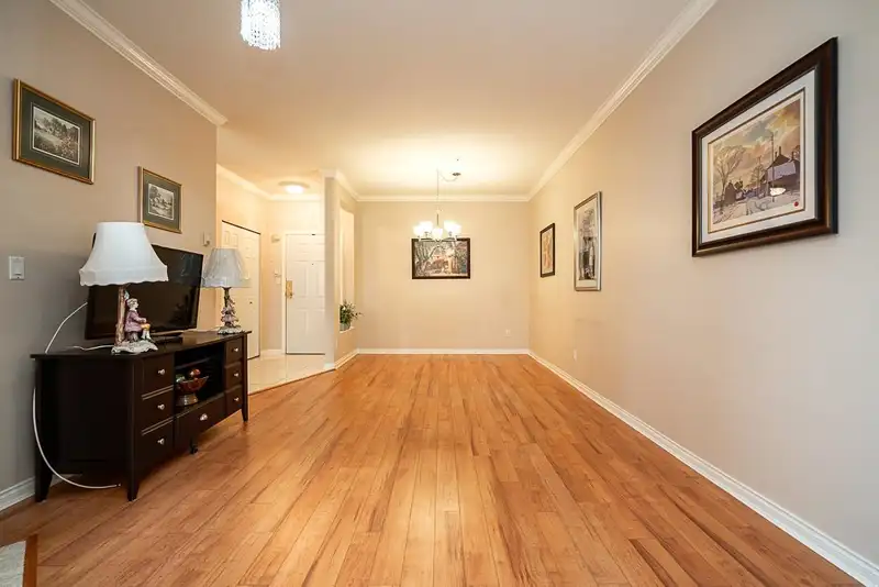 313 3098 GUILDFORD WAY - photo 3 of 25