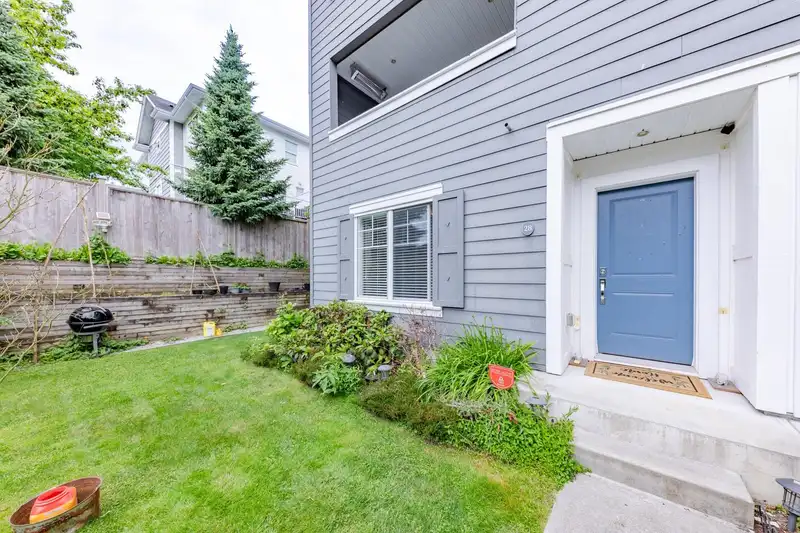 28 16337 15 AVENUE - photo 1 of 22