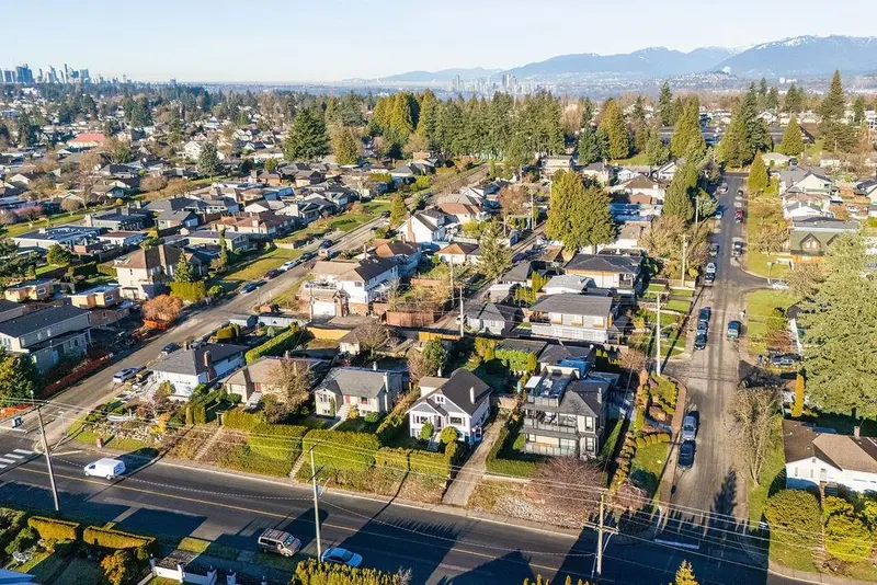 231 E EIGHTH AVENUE - photo 3 of 25