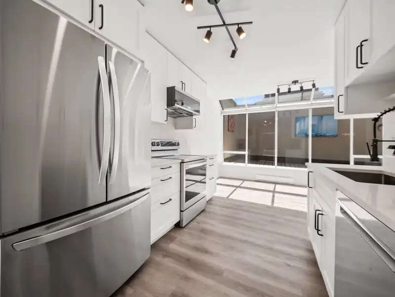 501 1225 MERKLIN STREET - photo 2 of 40