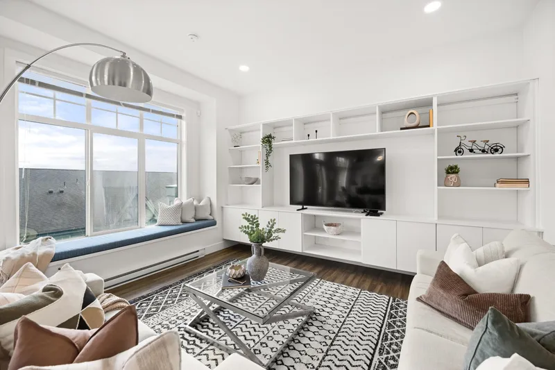 16 3552 VICTORIA DRIVE - photo 1 of 25