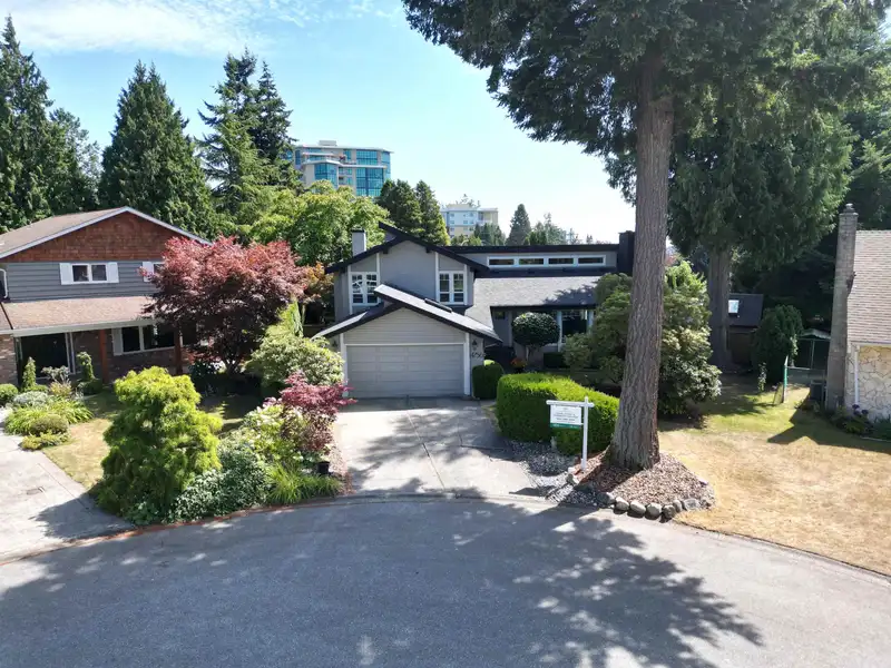 14756 16A AVENUE - photo 2 of 40