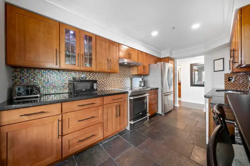 104 15342 20 AVENUE - photo 4 of 35