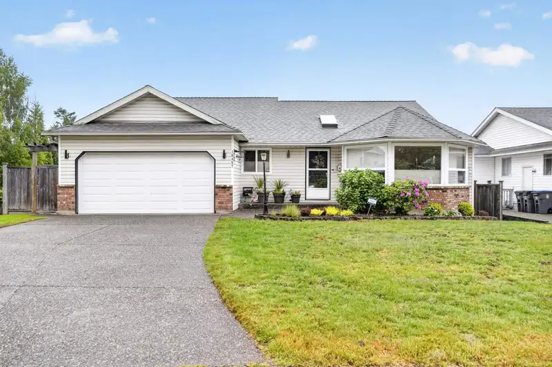 16457 10A AVENUE - photo 2 of 40