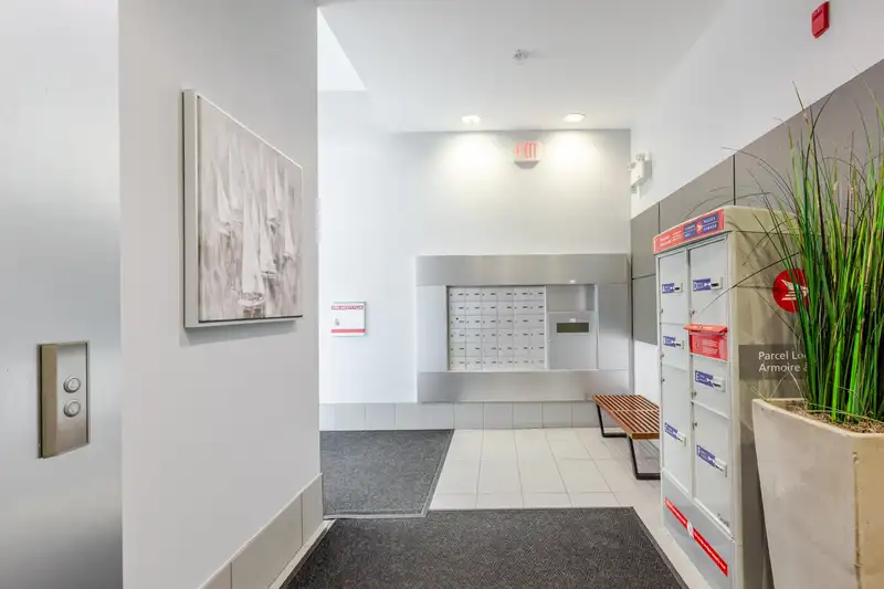 302 15775 CROYDON DRIVE - photo 4 of 29