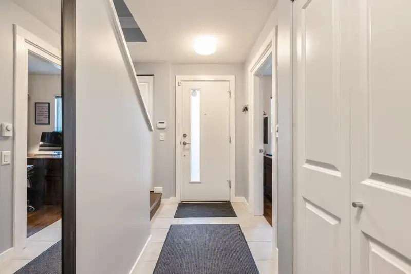 5 15938 27 AVENUE - photo 2 of 25