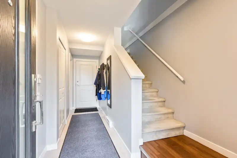 5 15938 27 AVENUE - photo 3 of 25