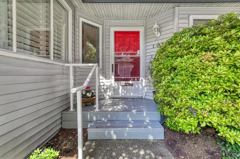105 1744 128 STREET - photo 4 of 28