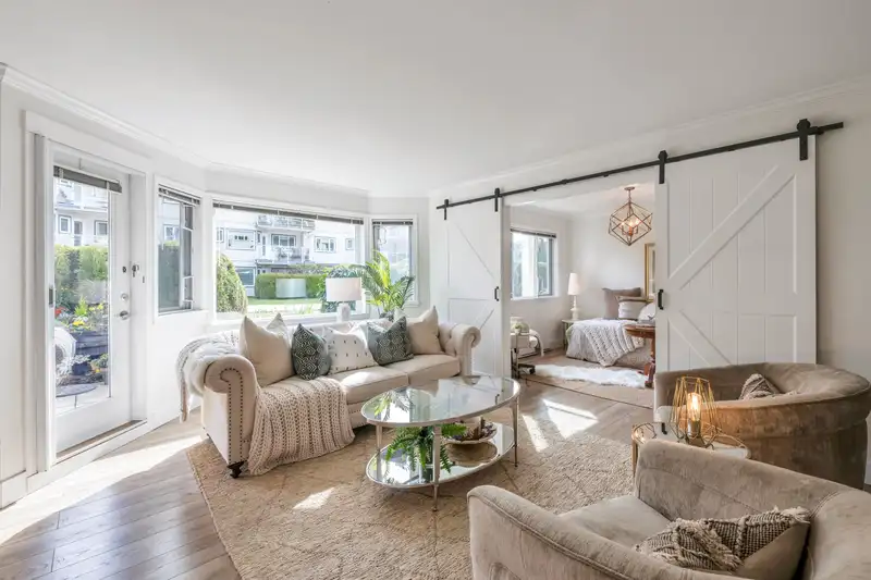 109 13959 16 AVENUE - photo 1 of 35