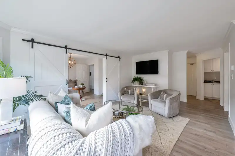 109 13959 16 AVENUE - photo 3 of 35