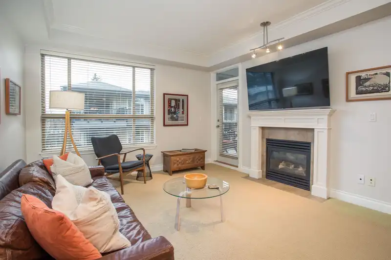 304 15357 17A AVENUE - photo 4 of 35