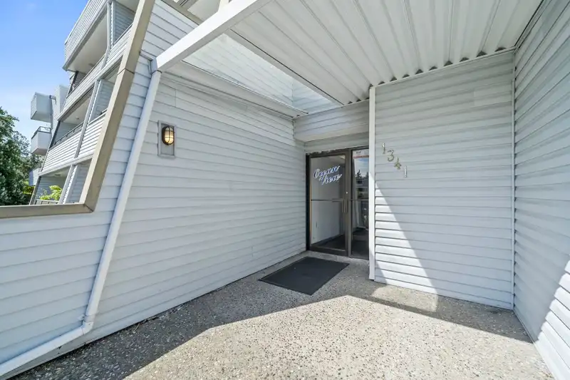 112 1341 GEORGE STREET - photo 3 of 37