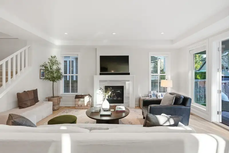 12978 15A AVENUE - photo 2 of 36