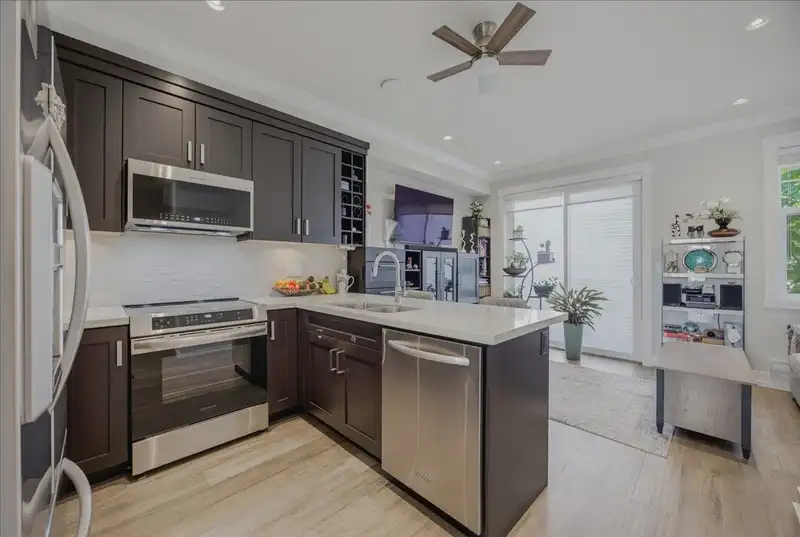 19 16458 23A AVENUE - photo 2 of 25