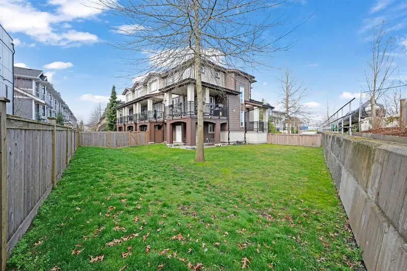 47 160 PEMBINA STREET - photo 4 of 25