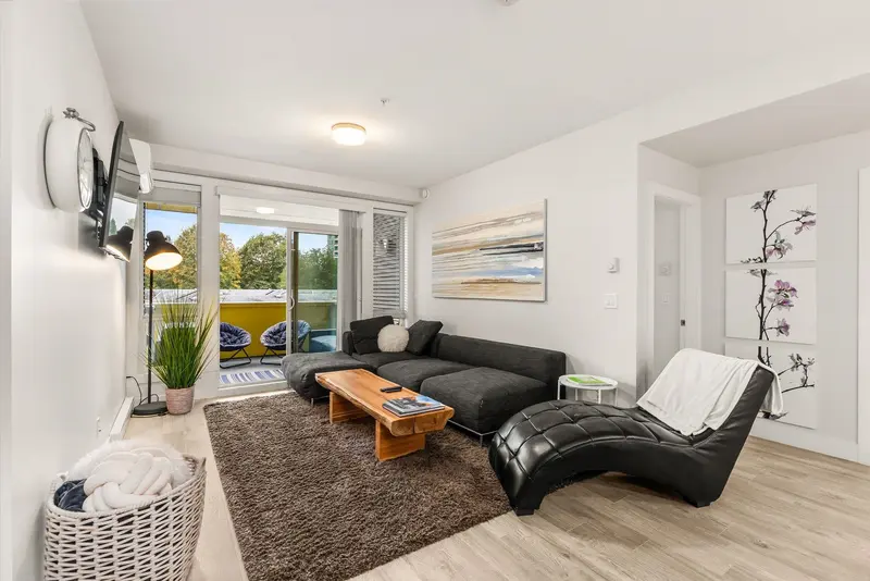 301 2555 WARE STREET - photo 4 of 25