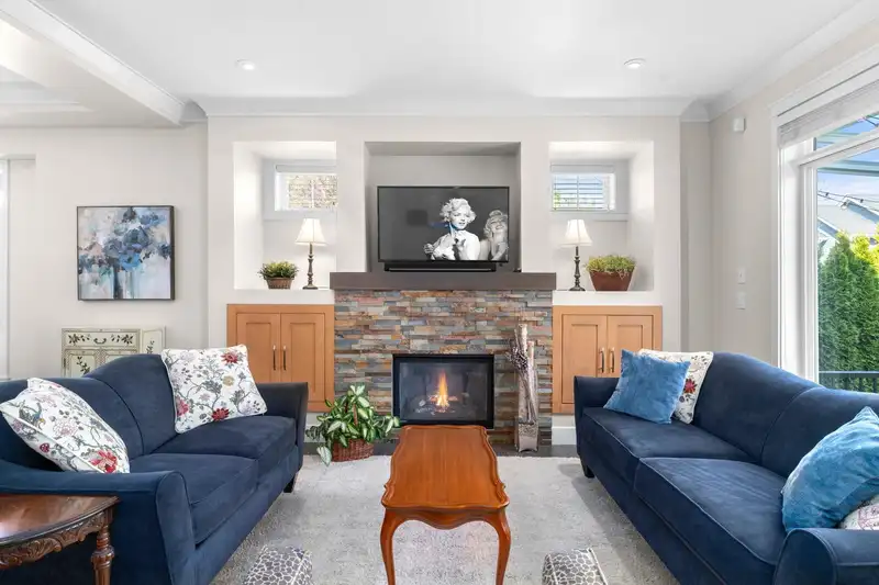17263 0A AVENUE - photo 4 of 40