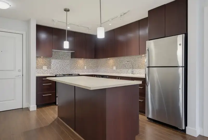 317 15745 CROYDON DRIVE - photo 3 of 25