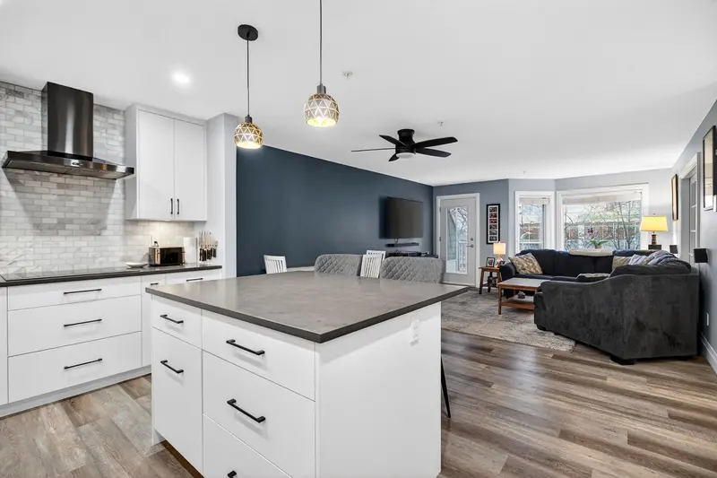 304 19236 FORD ROAD - photo 4 of 25