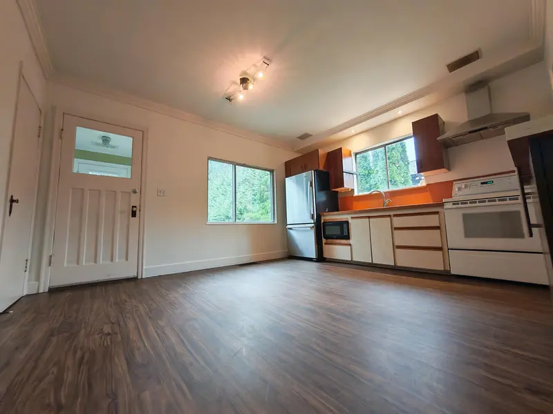 929 SIXTH STREET - photo 4 of 19