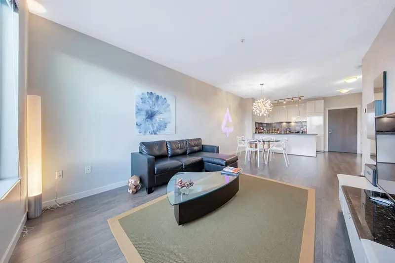 521 9311 ALEXANDRA ROAD - photo 2 of 25