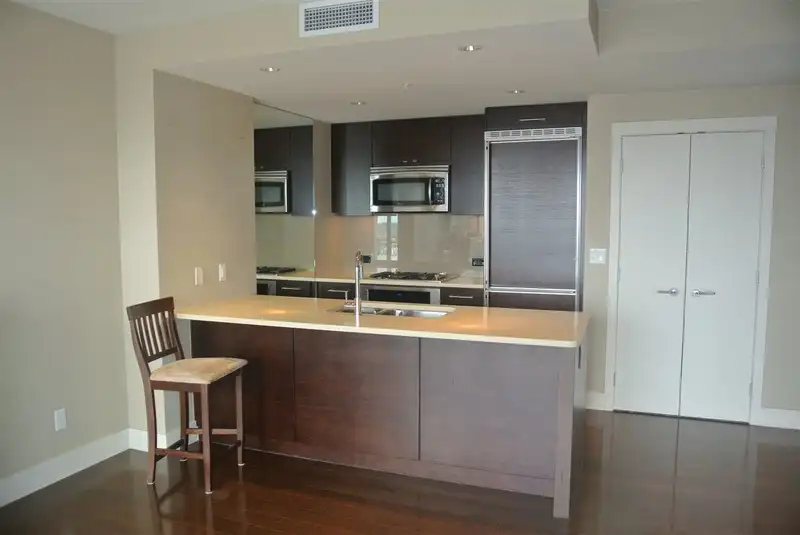 1407 15152 RUSSELL AVENUE - photo 3 of 15