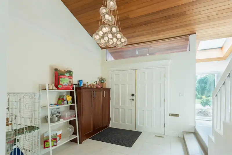 16111 10 AVENUE - photo 3 of 26