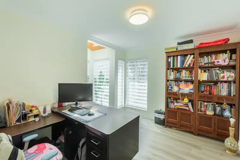 16111 10 AVENUE - photo 4 of 26