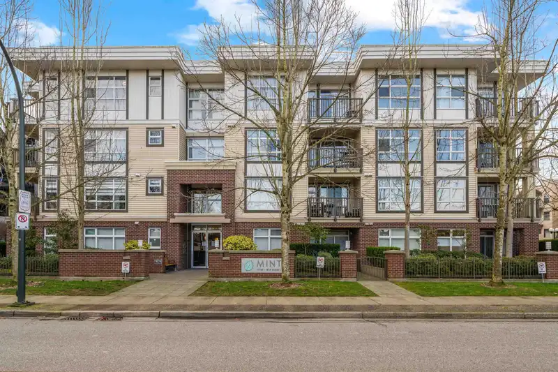310 15168 19 AVENUE - photo 3 of 29