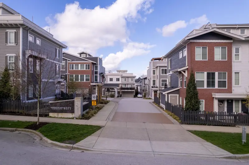 60 8371 202B STREET - photo 2 of 25