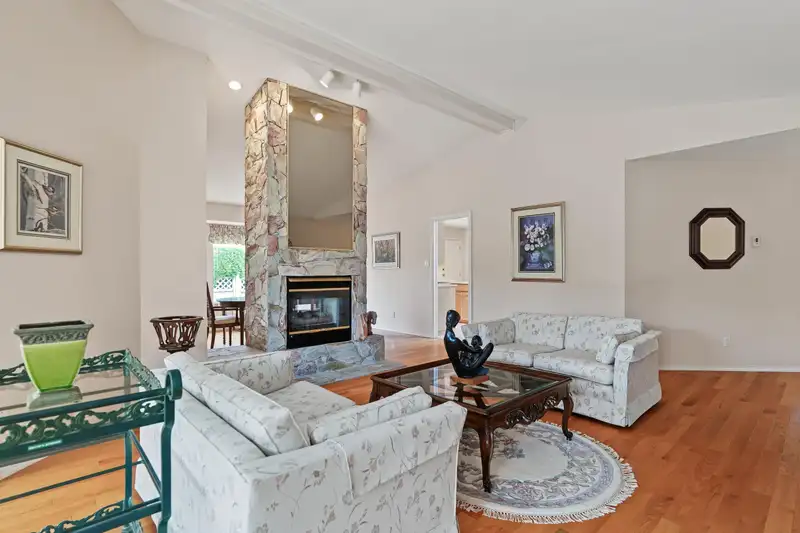 16155 16A AVENUE - photo 4 of 25