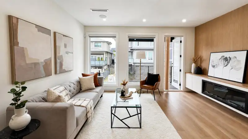 16521 20 AVENUE - photo 3 of 25