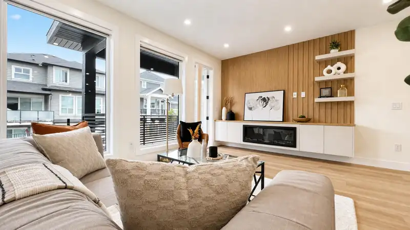 16521 20 AVENUE - photo 4 of 25