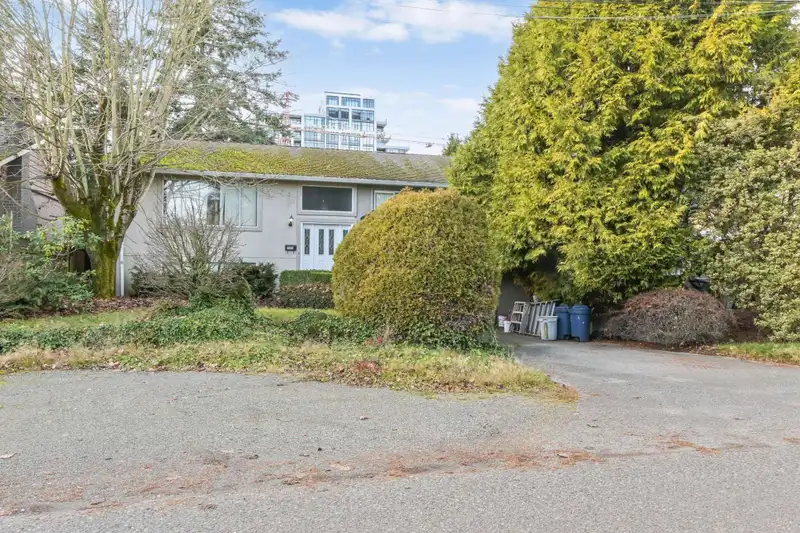 1543 LEE STREET - photo 1 of 16