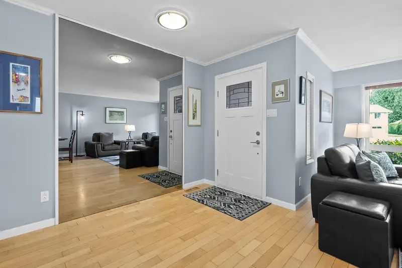 14220 18 AVENUE - photo 3 of 40