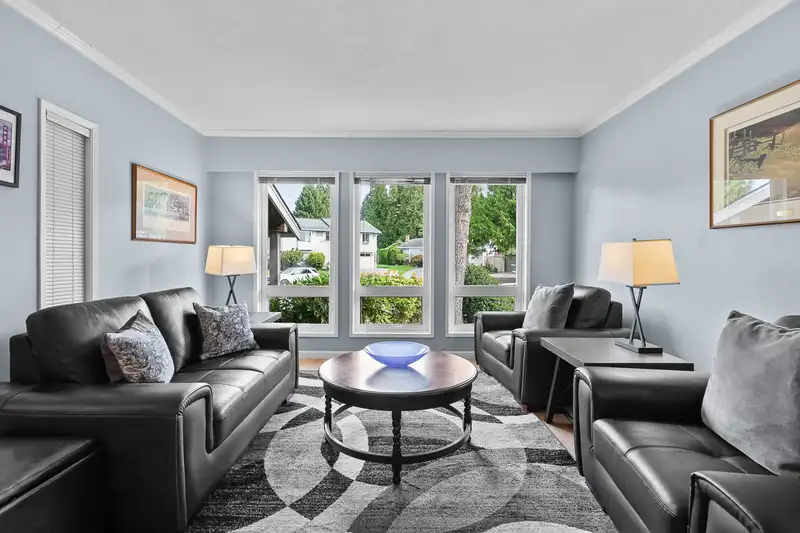 14220 18 AVENUE - photo 4 of 40