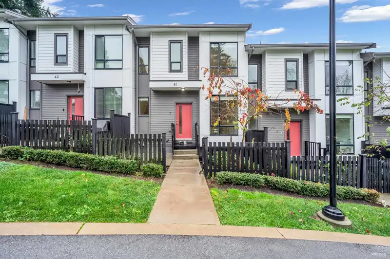 41 16433 19 AVENUE - photo 1 of 21
