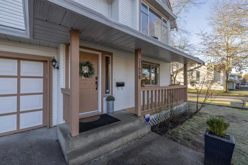 21658 50B AVENUE - photo 3 of 25