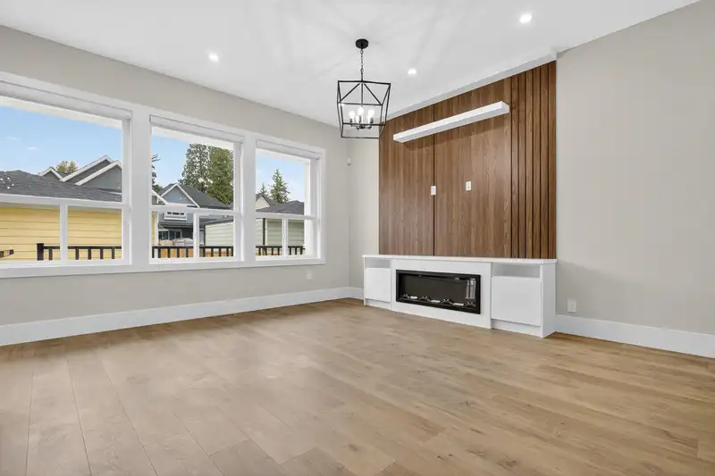 17136 1 AVENUE - photo 4 of 40