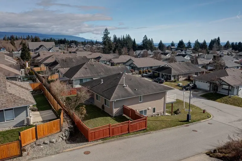 5683 EMILY WAY - photo 3 of 25