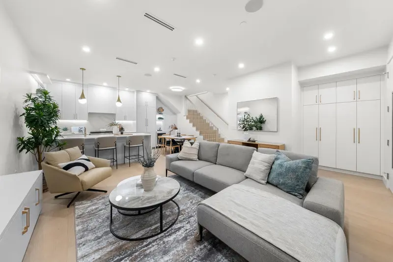 1 1582 E 2ND AVENUE - photo 4 of 25