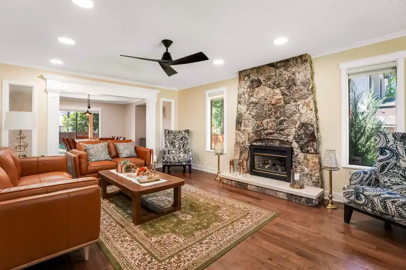 13846 18 AVENUE - photo 4 of 40