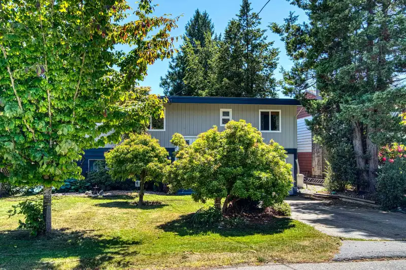 13750 BLACKBURN AVENUE - photo 2 of 34