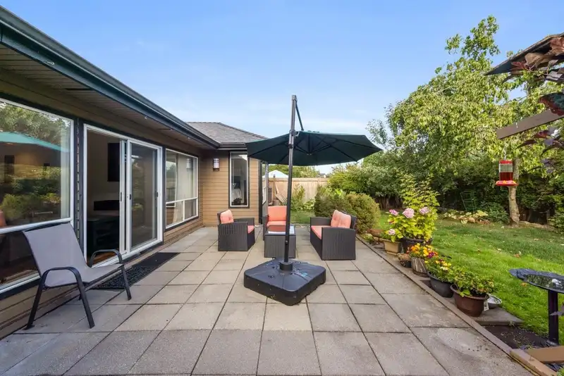 14098 20 AVENUE - photo 1 of 35