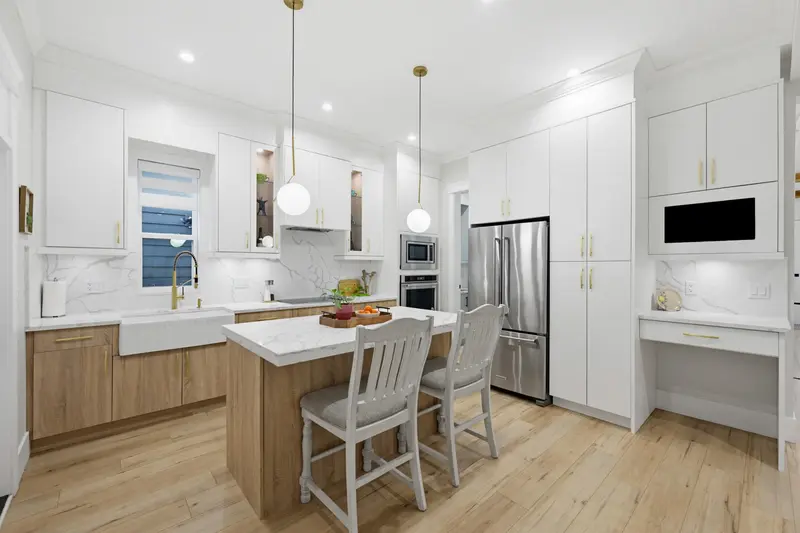 7115 206 STREET - photo 2 of 25