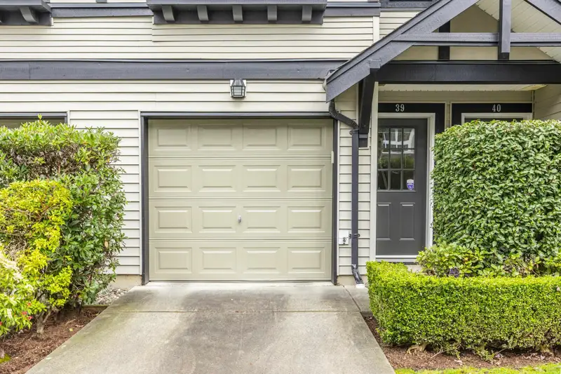 39 6747 203 STREET - photo 2 of 25