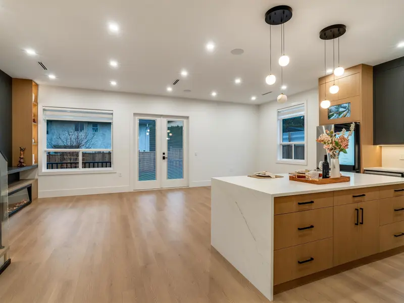 11768 92 AVENUE - photo 3 of 25