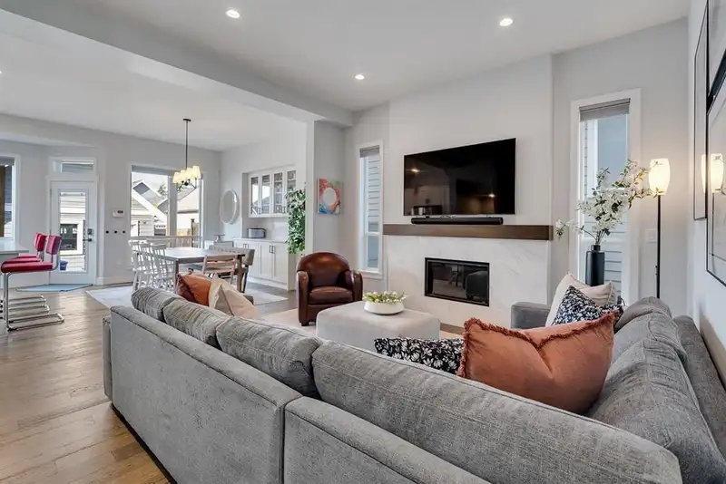 16537 25 AVENUE - photo 4 of 34