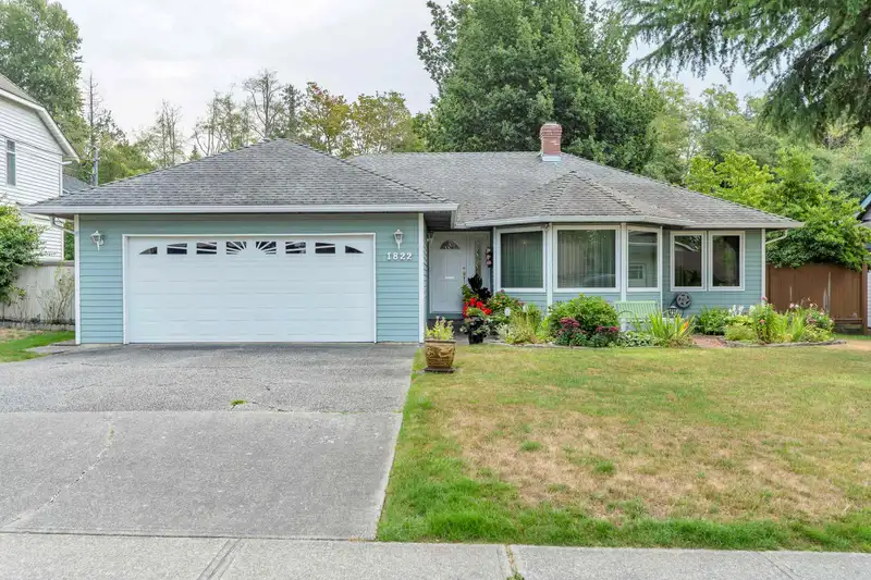 1822 146 STREET - photo 1 of 40