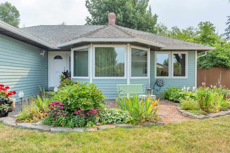 1822 146 STREET - photo 3 of 40